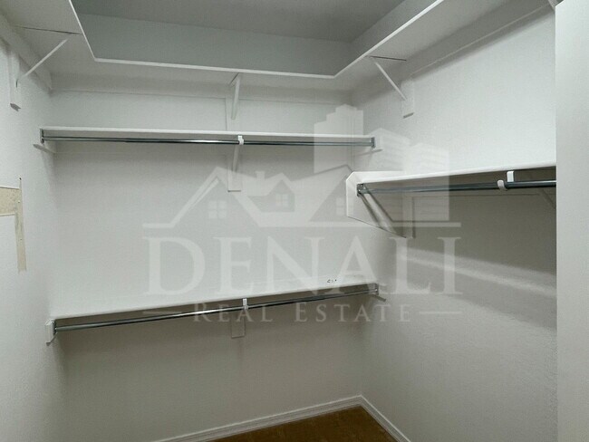 Building Photo - 7954 W Medlock Dr