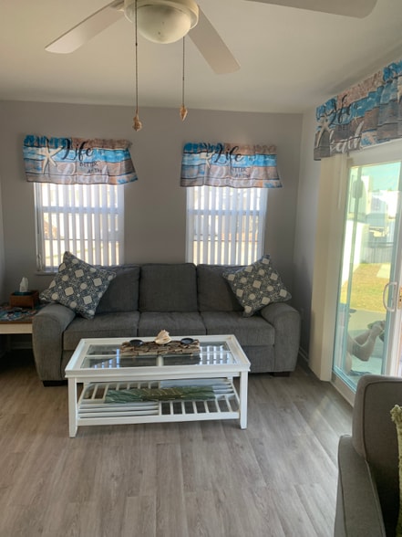 Building Photo - 11089 Sunglow Ln