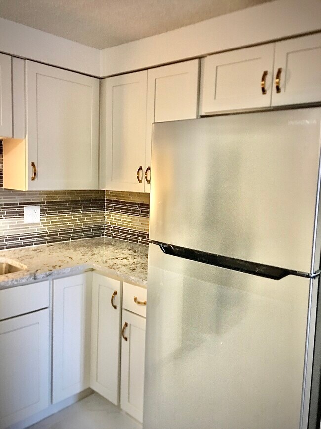 Building Photo - 1300 S Parker Rd