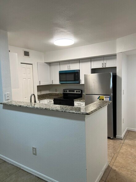 Building Photo - 6769 Heritage Grande