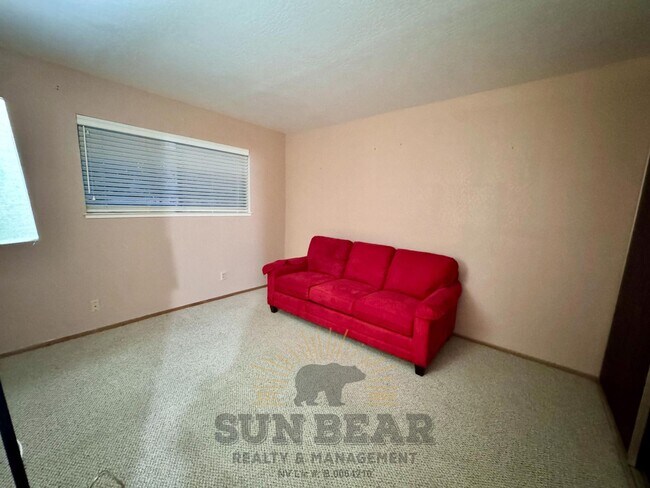 Building Photo - 3 Bedroom in Central Location in Incline!