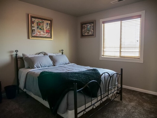 Building Photo - 151 Cub St W