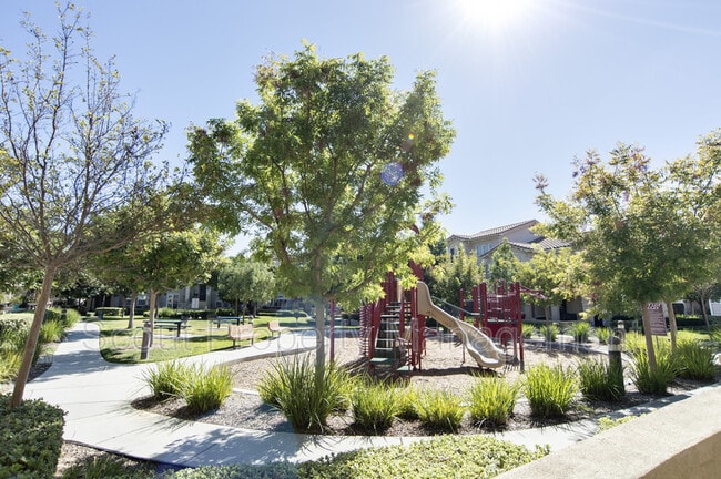 Building Photo - 40021 Spring Pl Ct