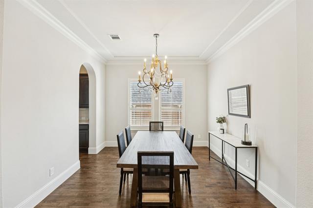 Building Photo - 204 Chisholm Trail