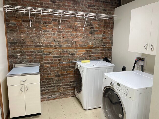 Building Photo - 514 Loras Blvd