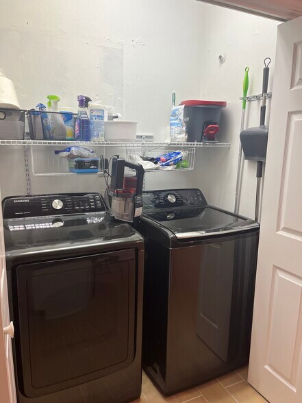 Washer and dryer unit (Samsung) - 1200 Jasper St