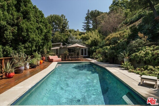 Building Photo - 2412 Canyon Oak Dr