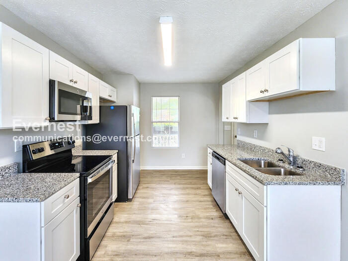 Building Photo - 707 Cloverdale Dr