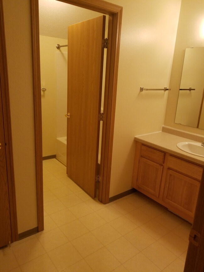 Building Photo - 233 Birch St N