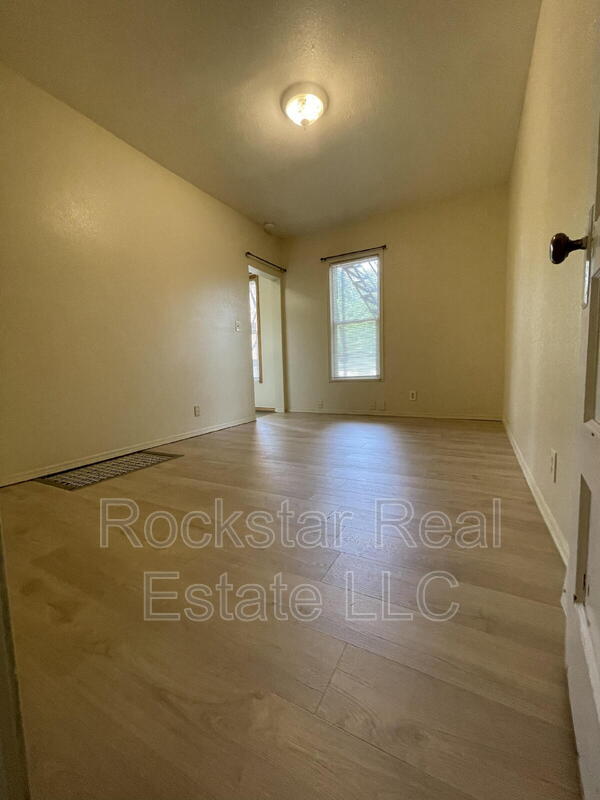 Primary Photo - 1420 E 16th Ave