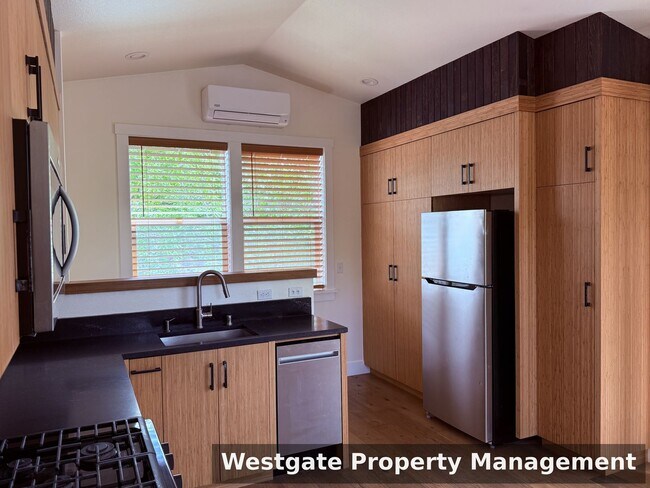 Building Photo - 220 Payran St