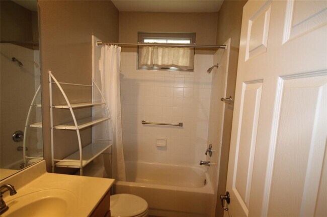 Building Photo - 11558 Spicewood Pkwy