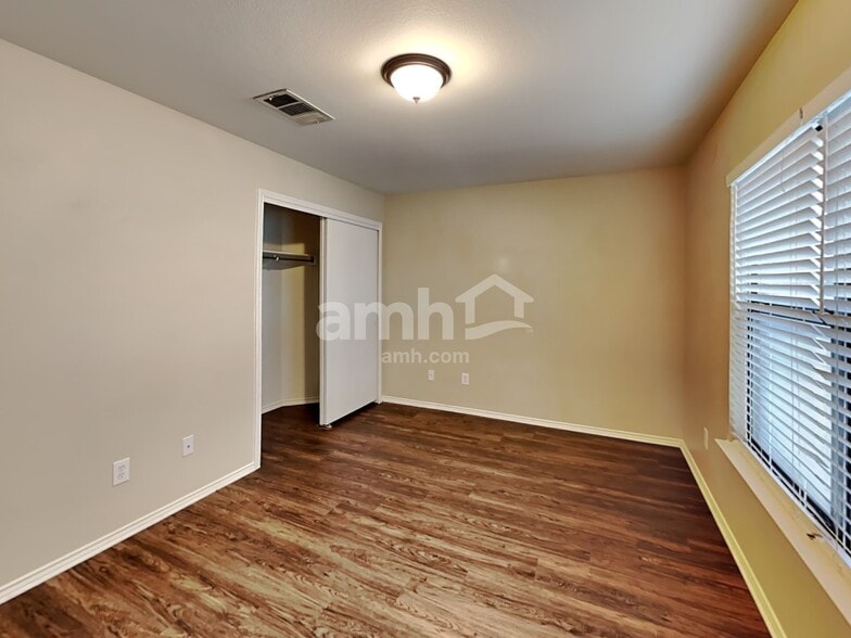 Building Photo - 1227 Deerhound Pl