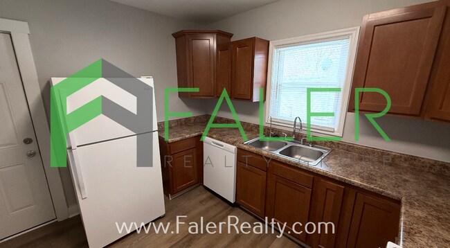 Building Photo - Charming 2-Bedroom Home