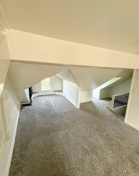 Attic bedroom - 652 Columbia Ave