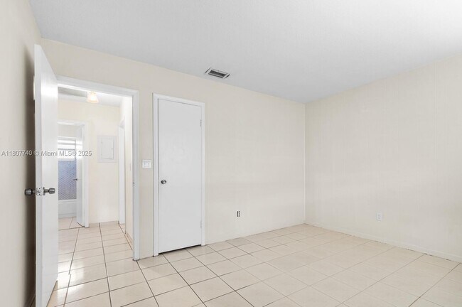 Building Photo - 5833 Taylor St