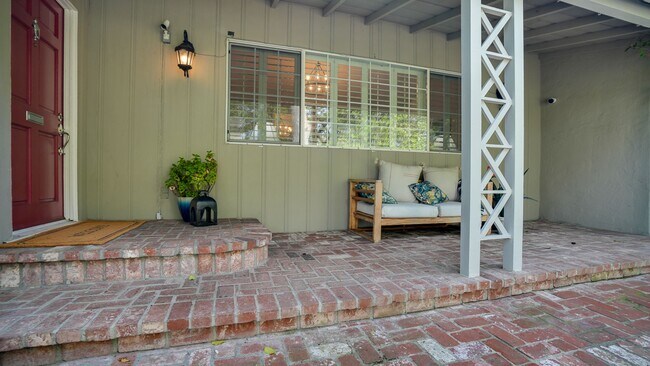 Building Photo - FALL IN LOVE with Ranch Style Living!