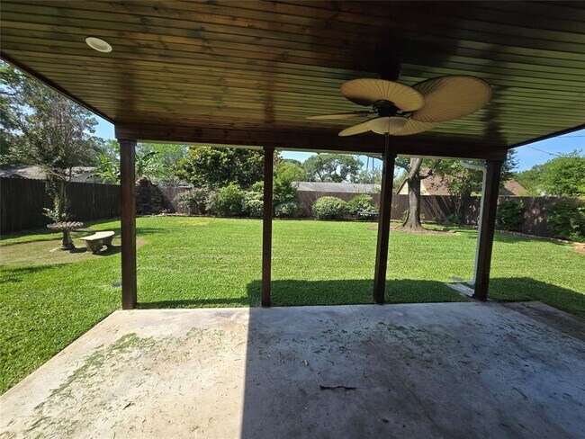 Building Photo - 9211 Kempwood Dr