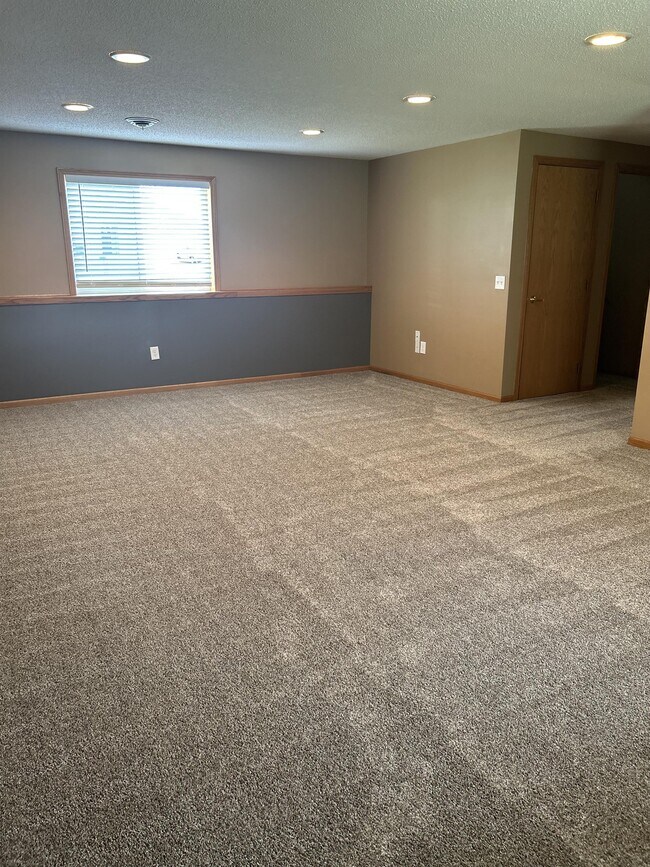 Building Photo - 9059 Oriole Ln