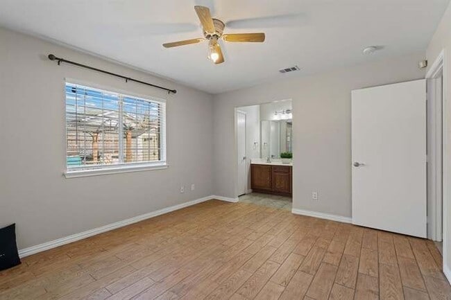Building Photo - 3011 Castillo Dr