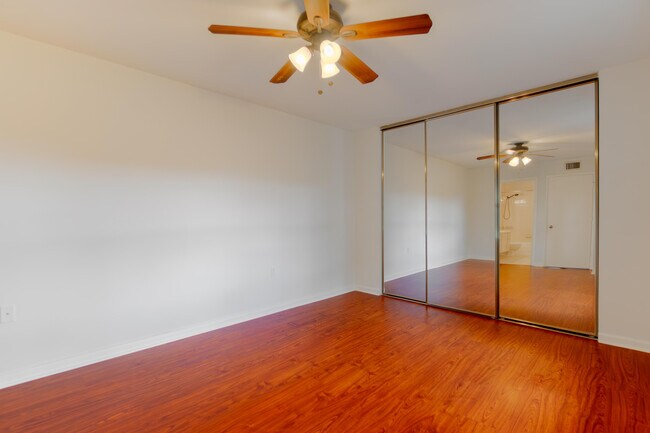 Building Photo - 31 Clinton Ct