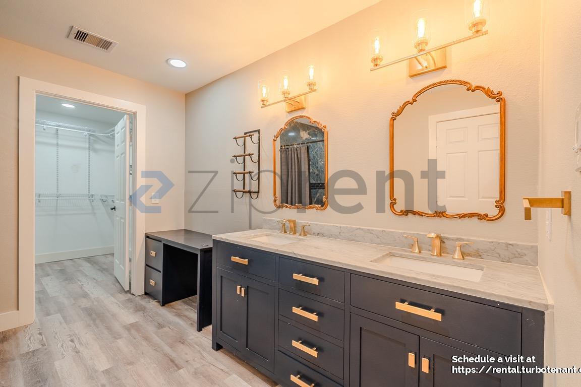 Building Photo - 722 Riveredge Dr