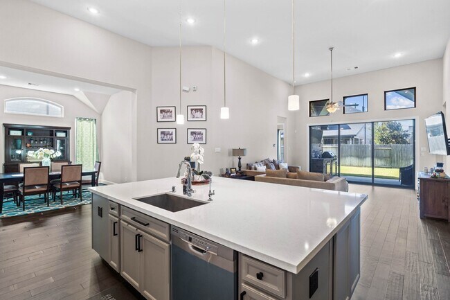 Building Photo - 2210 Bristlegrass Dr