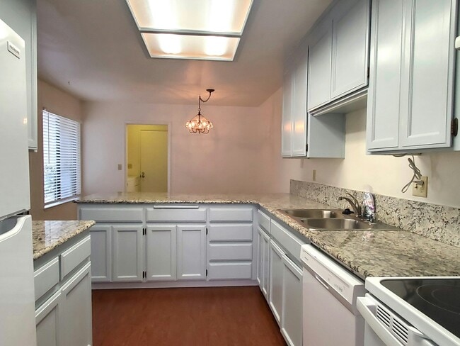 Building Photo - 37763 Cedar Blvd