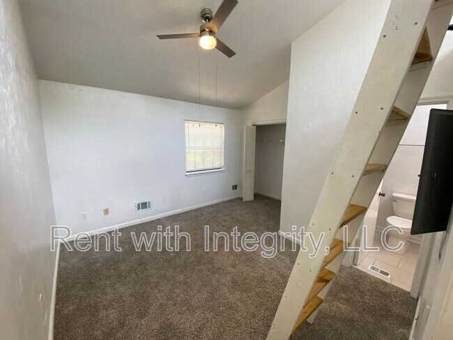 Building Photo - 1242 High Rd