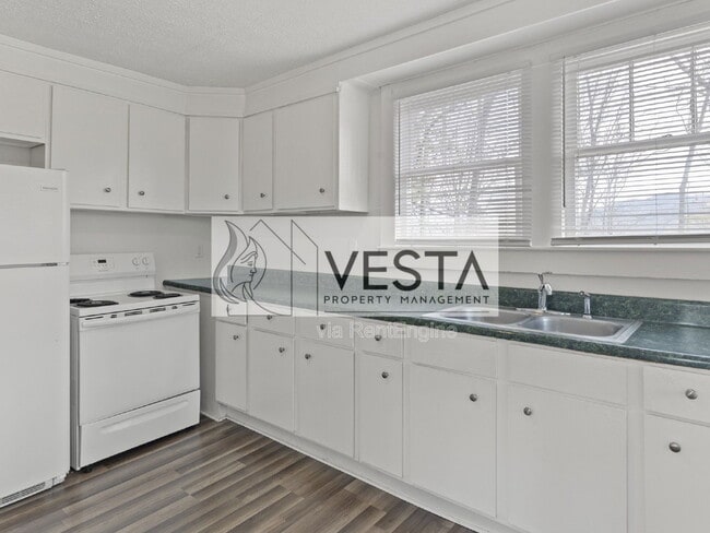 Building Photo - 118 Pine Hill Dr