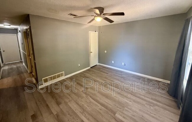Building Photo - 3505 Fairview Dr