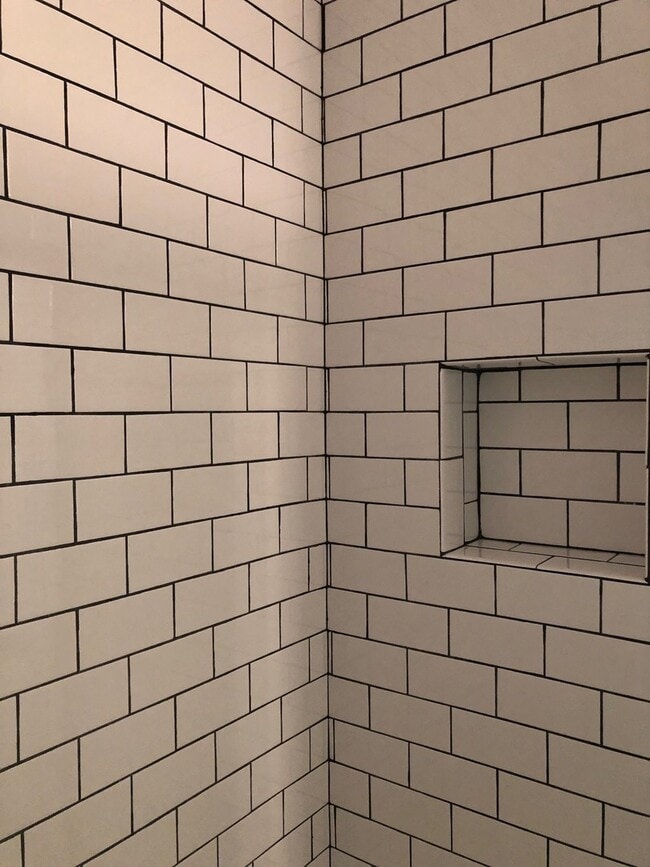 Building Photo - 3 Bedroom, 2 1/2 Bathroom Townhouse -2 weeks free rent with 1-year lease-