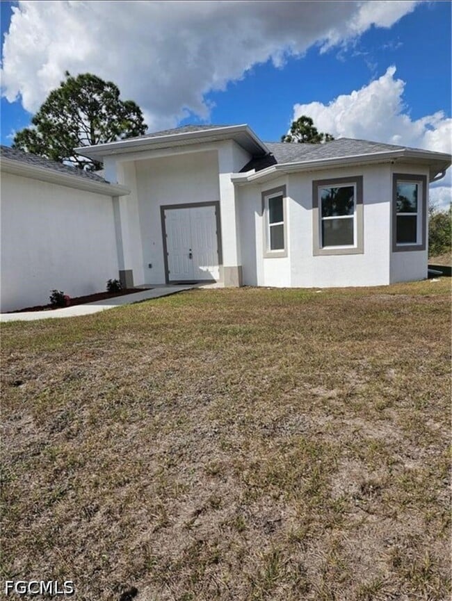 Building Photo - 1147 Antonio St E
