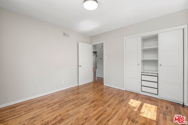 Building Photo - 15328 Vose St