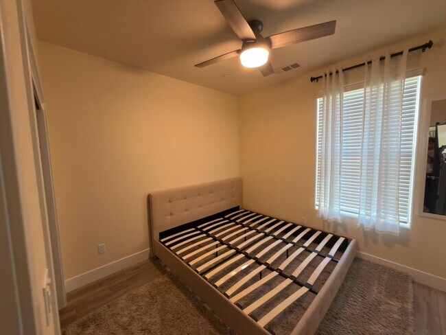 Building Photo - 2897 E Tamarind Dr