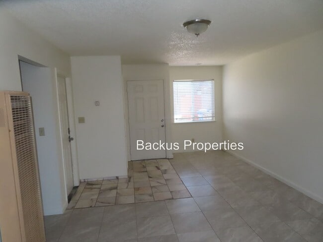 Building Photo - Newly renovated three bedroom duplex in Soledad