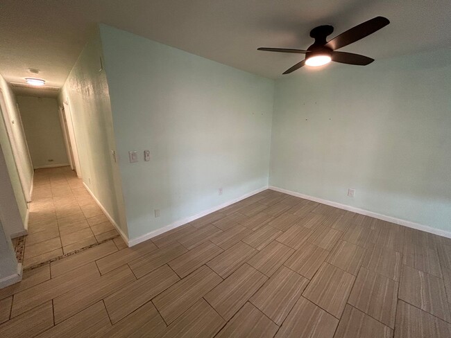 Building Photo - 854 Clover Ln