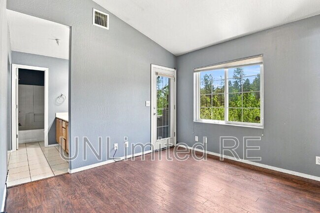 Building Photo - 2455 W Silverton Dr