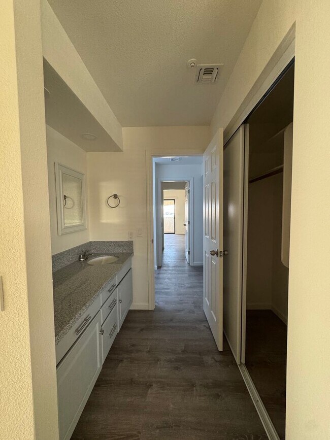 Building Photo - Stunning Remodeled 3-Bed Condo with River & Casino Views!