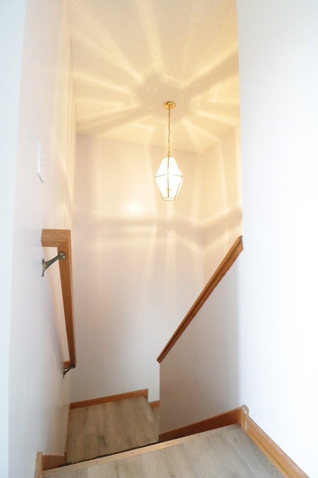 Building Photo - 7860 Old Carriage Ct