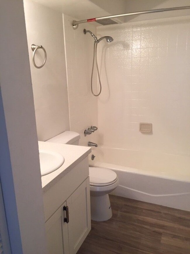 Building Photo - Newly Renovated 2 bedroom/2 bath unit at C...