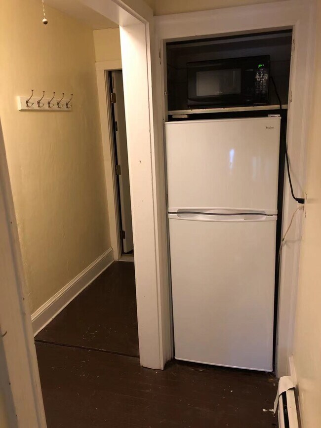 Building Photo - 132 Pitman St