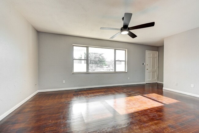 Building Photo - 10313 Whitehaven Rd