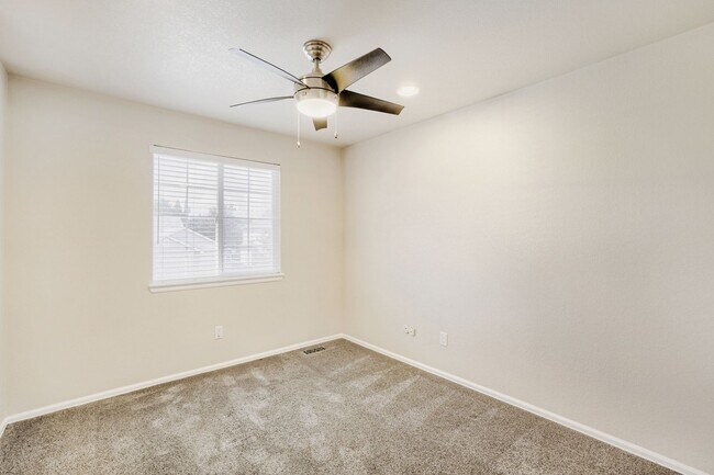 Building Photo - Evolve Real Estate: Meticulously Upgraded 4 Bed 3.5 bath Entertainers Dream - Available NOW!