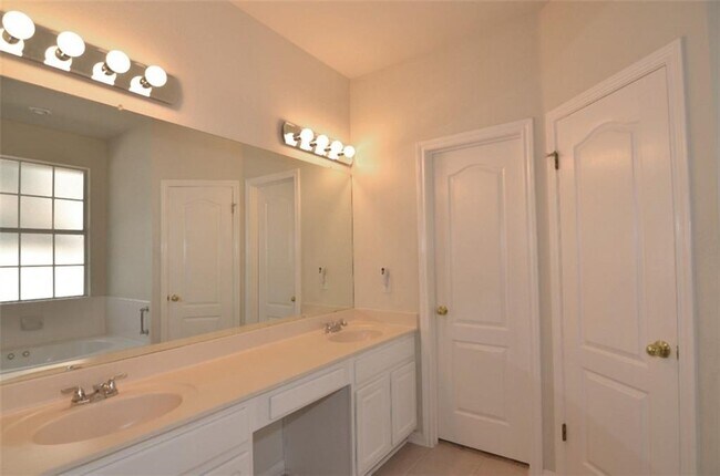 Building Photo - 15024 Galena Dr