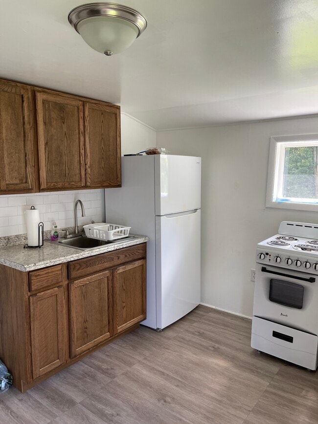 Building Photo - 23 Chamberlain St