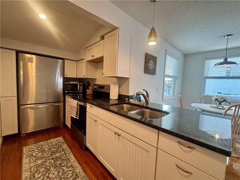 Building Photo - 7 White Cap Rd