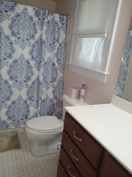 Full bath with tub & Shower - 205 Douglas Avenue