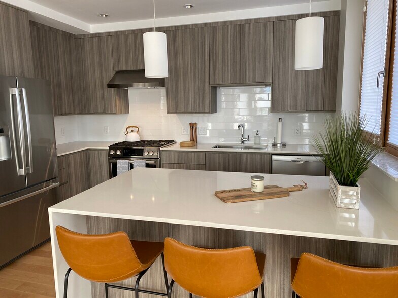 Primary Photo - 240 Salem St