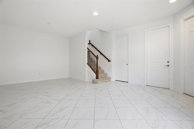 Building Photo - 13023 Riverwalk Cir S